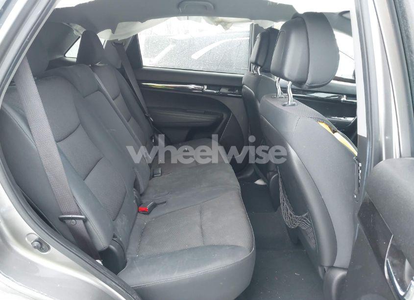 Photo 8 of 2011 Kia Sorento LX (VIN 5XYKT3A1XBG078355)