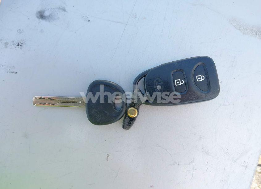 Photo 11 of 2011 Kia Sorento LX (VIN 5XYKT3A1XBG101827)