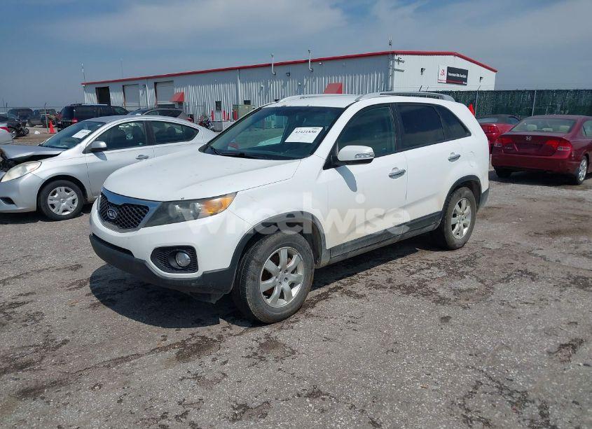Photo 2 of 2011 Kia Sorento LX (VIN 5XYKT3A1XBG101827)