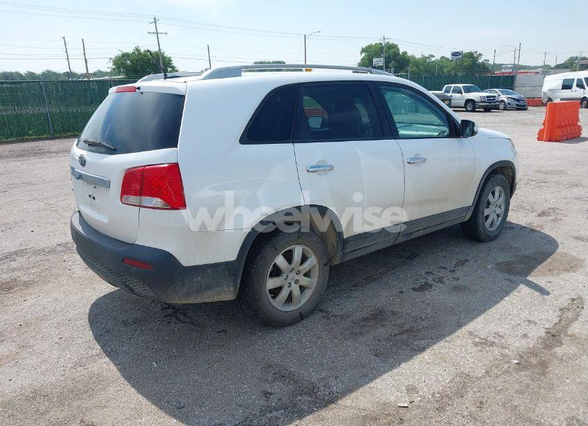 Photo 4 of 2011 Kia Sorento LX (VIN 5XYKT3A1XBG101827)