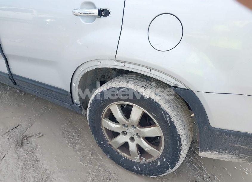 Photo 6 of 2011 Kia Sorento LX (VIN 5XYKT3A1XBG108244)