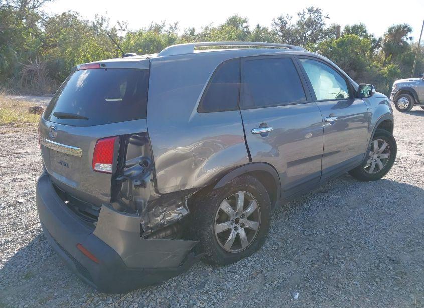 Photo 4 of 2011 Kia Sorento LX (VIN 5XYKT3A1XBG140286)