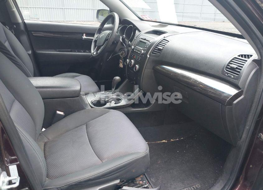 Photo 5 of 2011 Kia Sorento LX (VIN 5XYKT3A1XBG147240)