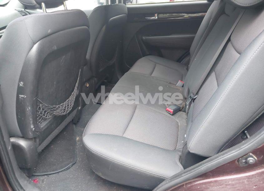 Photo 8 of 2011 Kia Sorento LX (VIN 5XYKT3A1XBG147240)