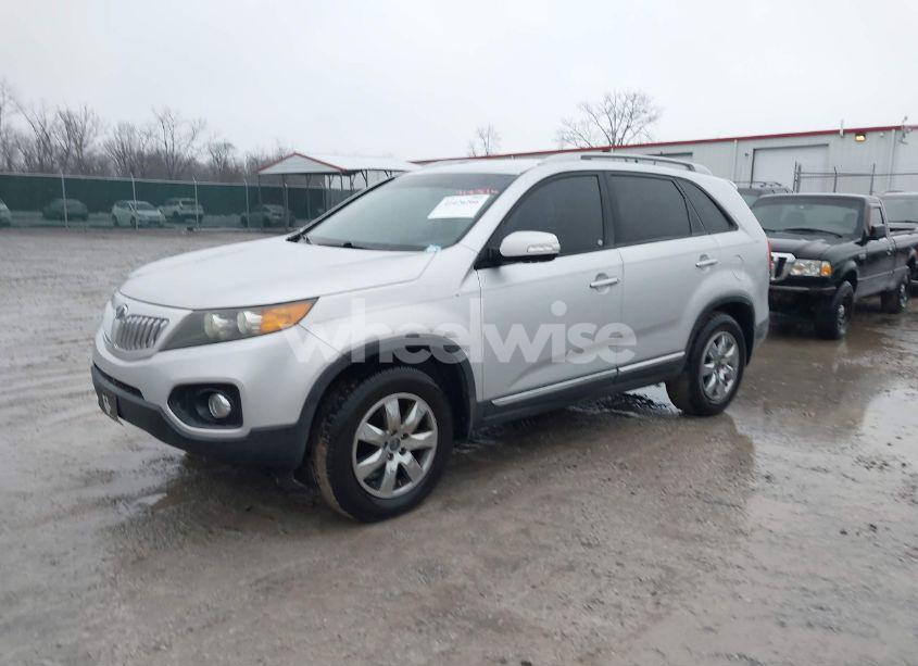 Photo 2 of 2011 Kia Sorento LX (VIN 5XYKT3A1XBG148288)