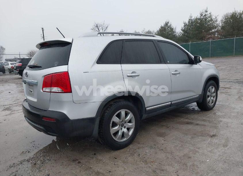 Photo 4 of 2011 Kia Sorento LX (VIN 5XYKT3A1XBG148288)