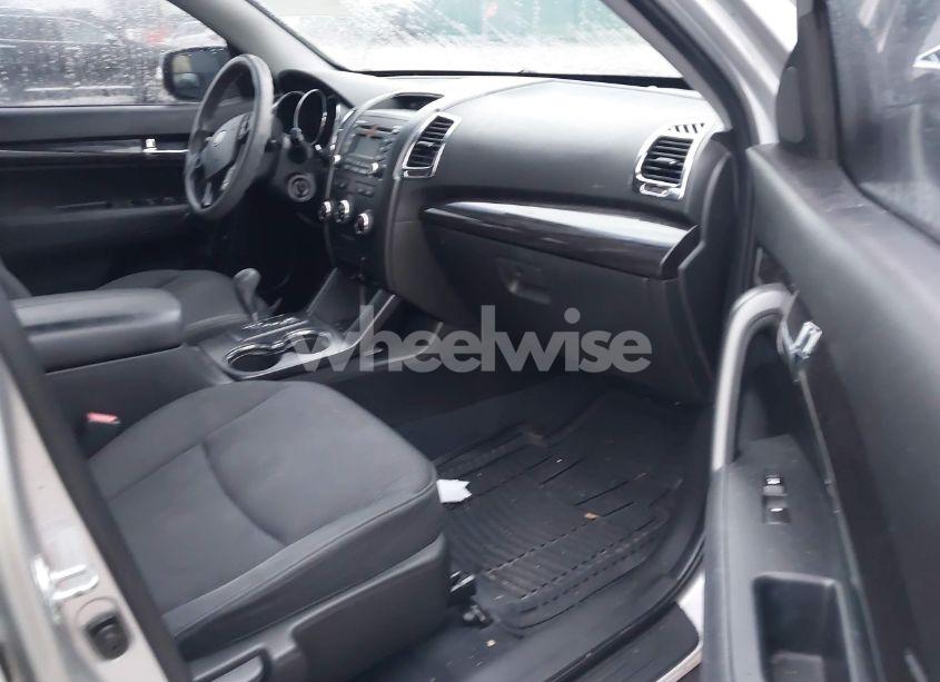 Photo 5 of 2011 Kia Sorento LX (VIN 5XYKT3A1XBG148288)