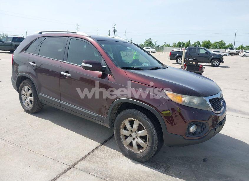 2011 Kia Sorento LX (VIN 5XYKT3A1XBG163342) main photo