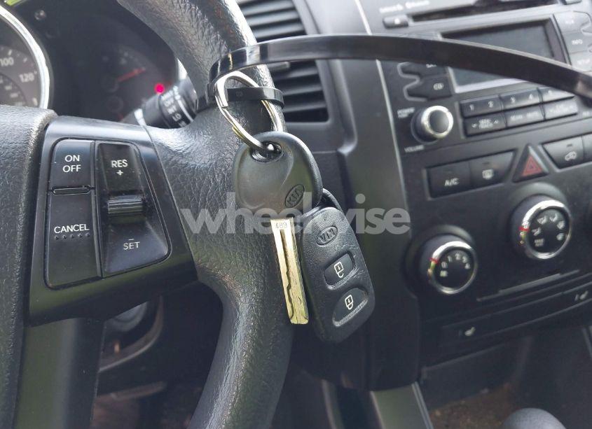 Photo 11 of 2011 Kia Sorento LX (VIN 5XYKT3A1XBG163342)