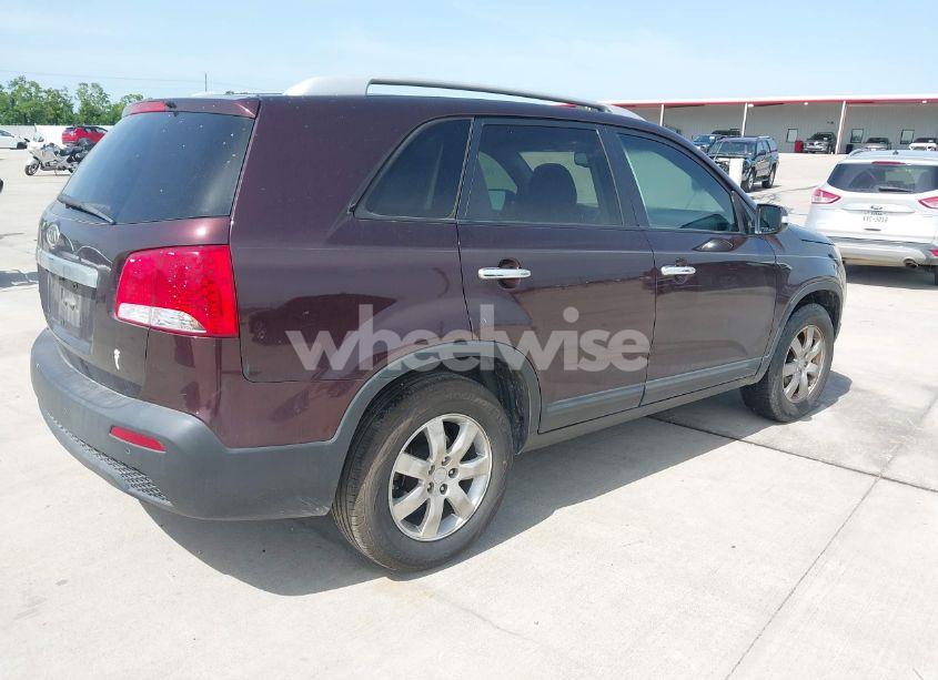 Photo 4 of 2011 Kia Sorento LX (VIN 5XYKT3A1XBG163342)