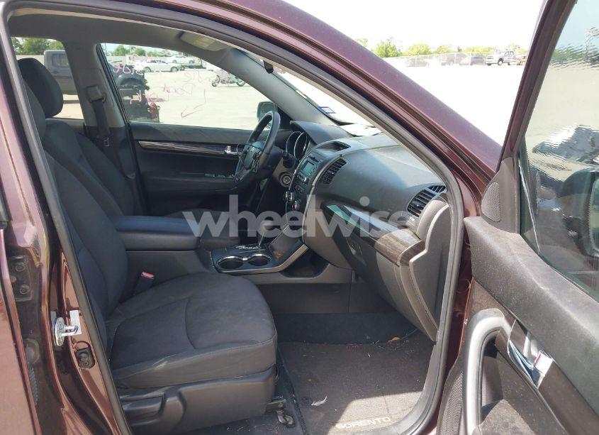 Photo 5 of 2011 Kia Sorento LX (VIN 5XYKT3A1XBG163342)