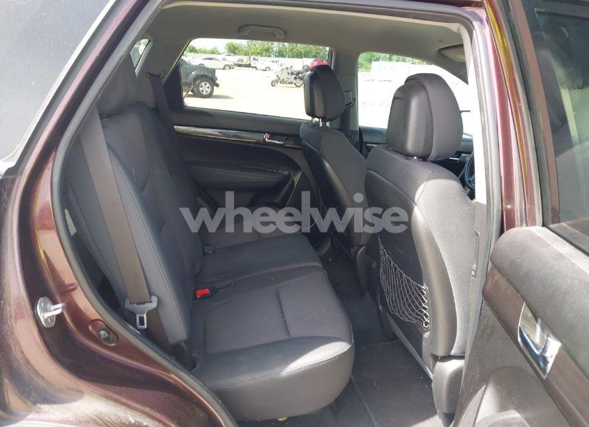 Photo 8 of 2011 Kia Sorento LX (VIN 5XYKT3A1XBG163342)