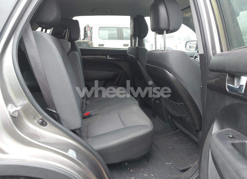 Photo 8 of 2011 Kia Sorento LX (VIN 5XYKT3A1XBG186877)