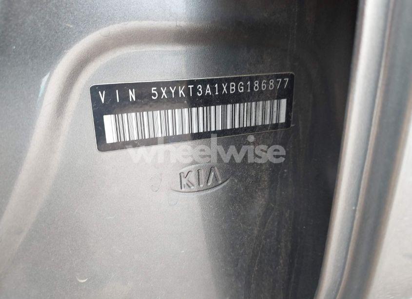 Photo 9 of 2011 Kia Sorento LX (VIN 5XYKT3A1XBG186877)