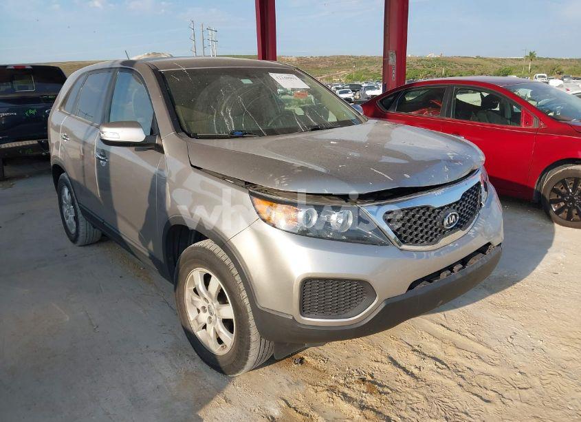 2013 Kia Sorento LX (VIN 5XYKT3A1XDG322718) main photo