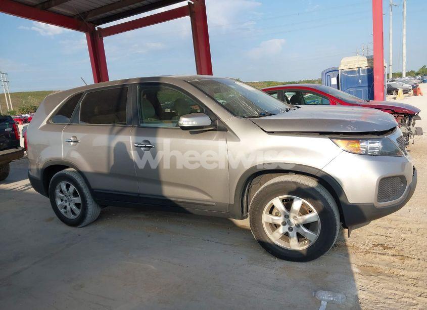 Photo 13 of 2013 Kia Sorento LX (VIN 5XYKT3A1XDG322718)