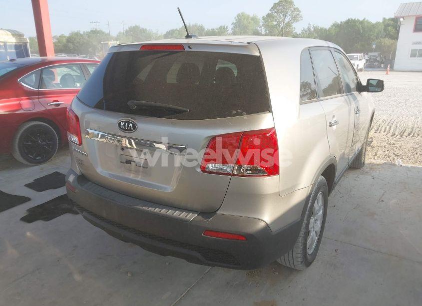 Photo 4 of 2013 Kia Sorento LX (VIN 5XYKT3A1XDG322718)