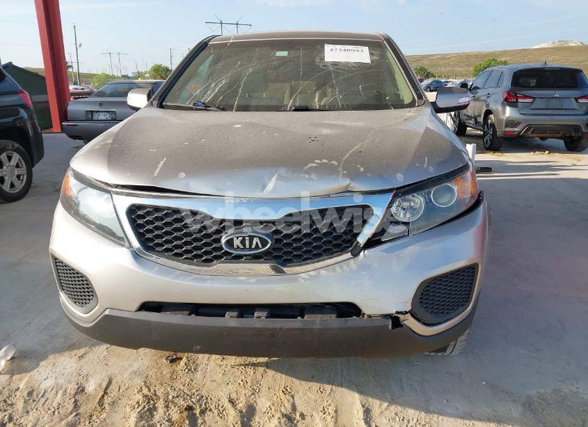 Photo 6 of 2013 Kia Sorento LX (VIN 5XYKT3A1XDG322718)