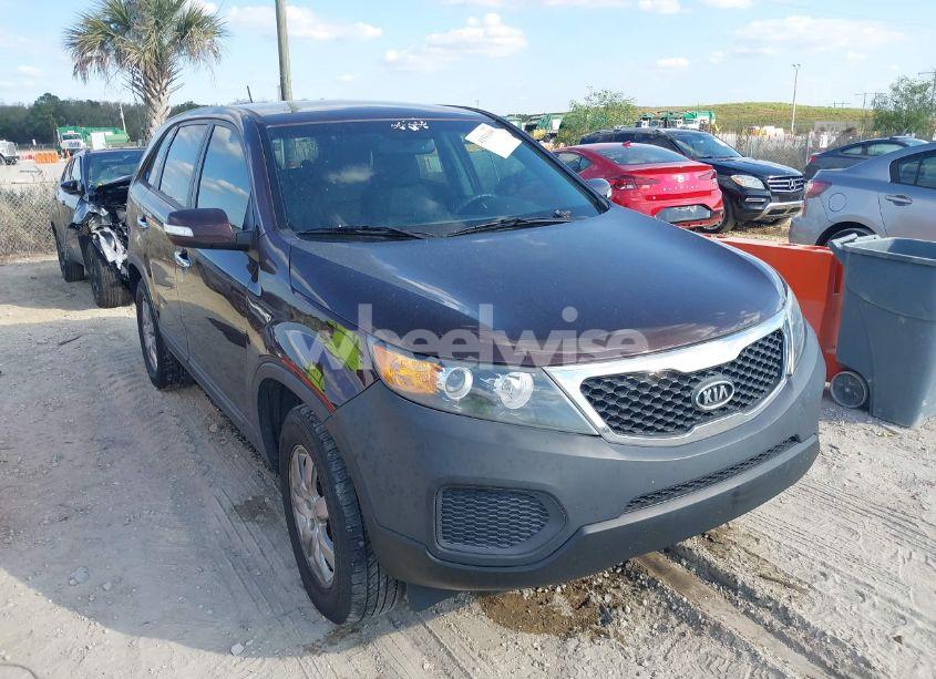 2013 Kia Sorento LX (VIN 5XYKT3A1XDG332794) main photo
