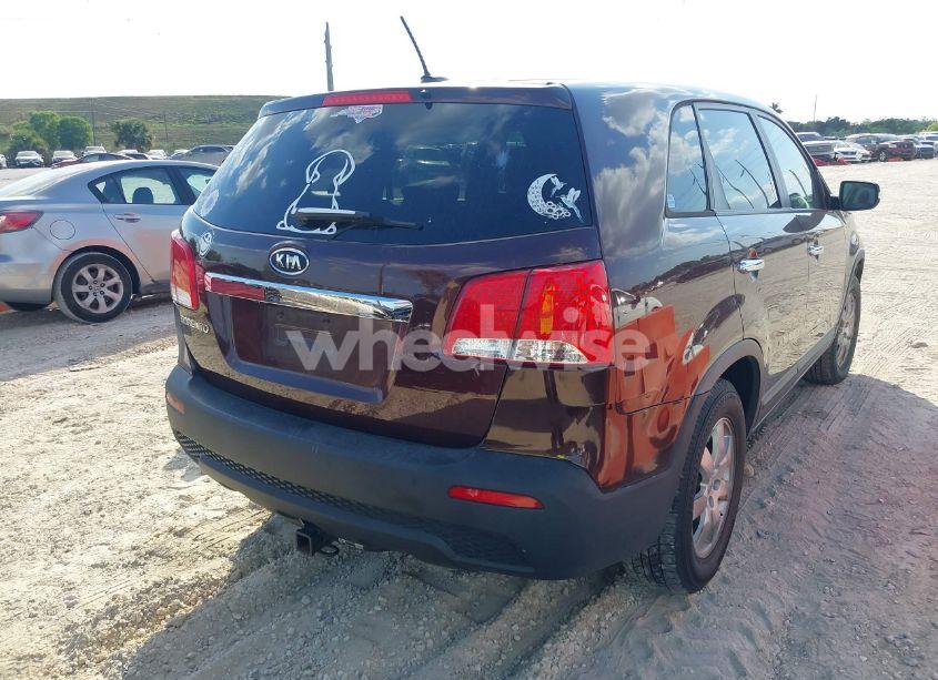 Photo 4 of 2013 Kia Sorento LX (VIN 5XYKT3A1XDG332794)