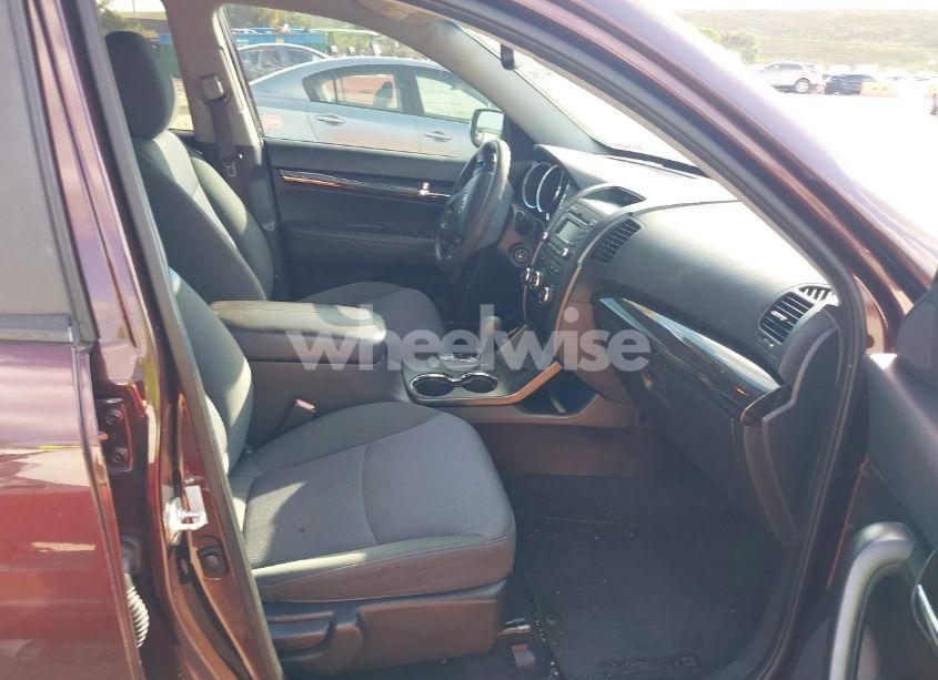 Photo 5 of 2013 Kia Sorento LX (VIN 5XYKT3A1XDG332794)