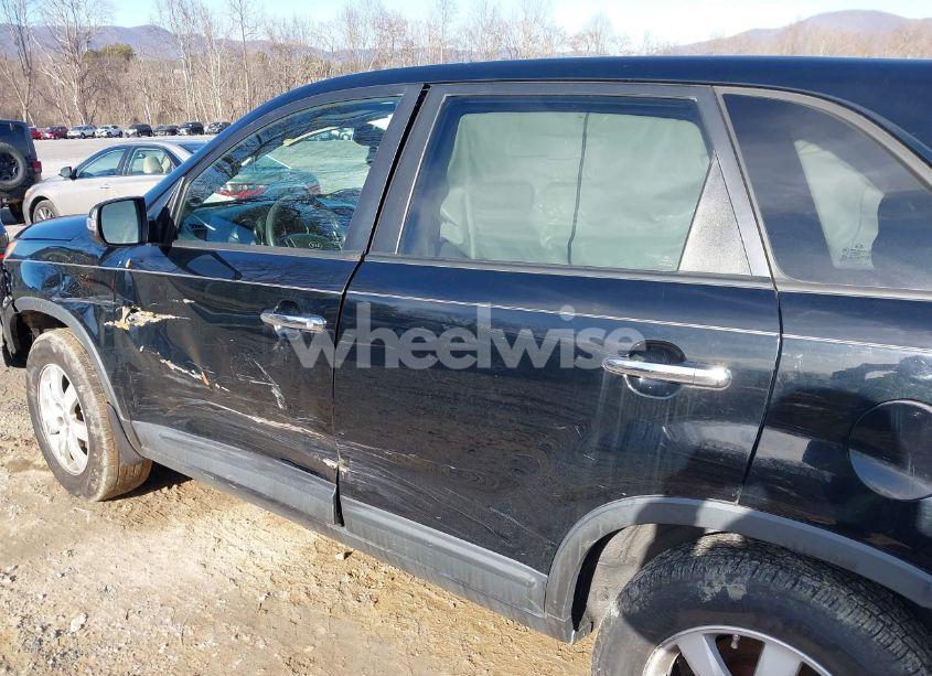 Photo 15 of 2013 Kia Sorento LX (VIN 5XYKT3A1XDG377346)