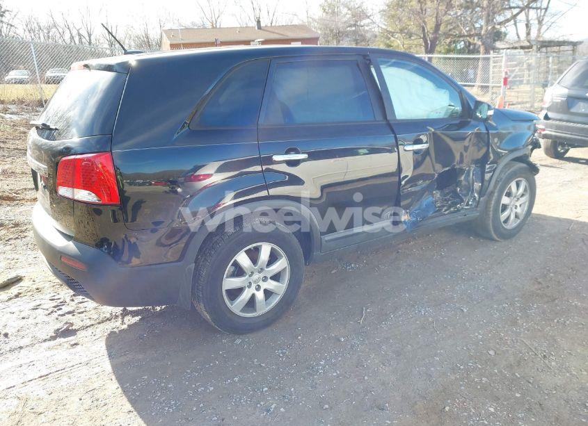 Photo 4 of 2013 Kia Sorento LX (VIN 5XYKT3A1XDG377346)