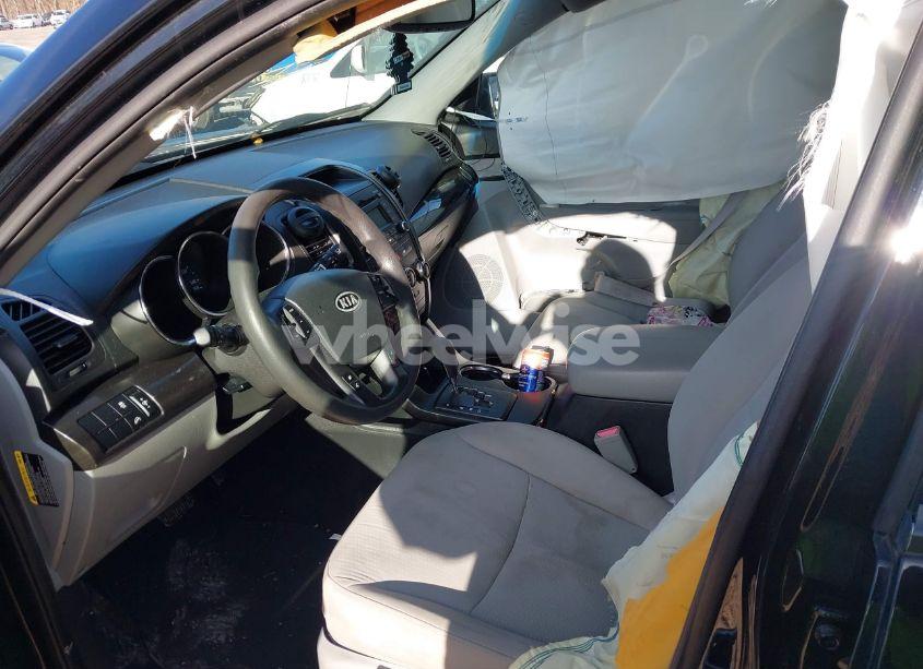 Photo 5 of 2013 Kia Sorento LX (VIN 5XYKT3A1XDG377346)