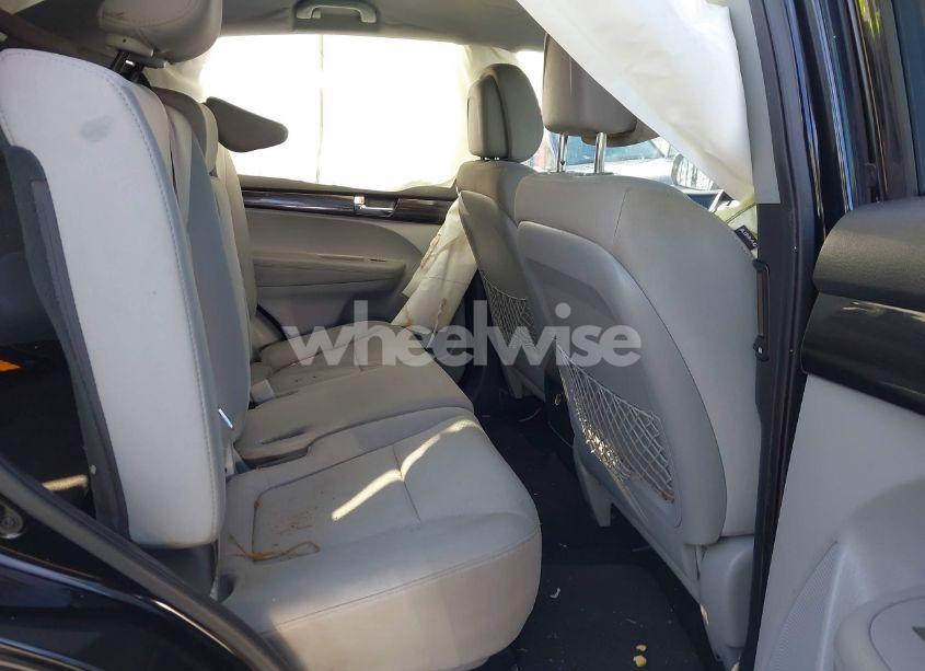 Photo 8 of 2013 Kia Sorento LX (VIN 5XYKT3A1XDG377346)