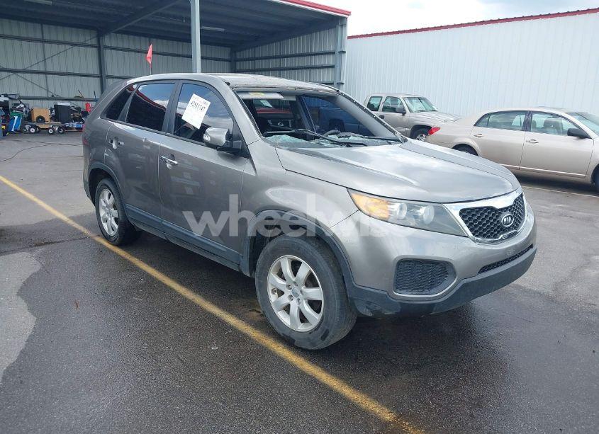 2013 Kia Sorento LX (VIN 5XYKT3A1XDG381218) main photo