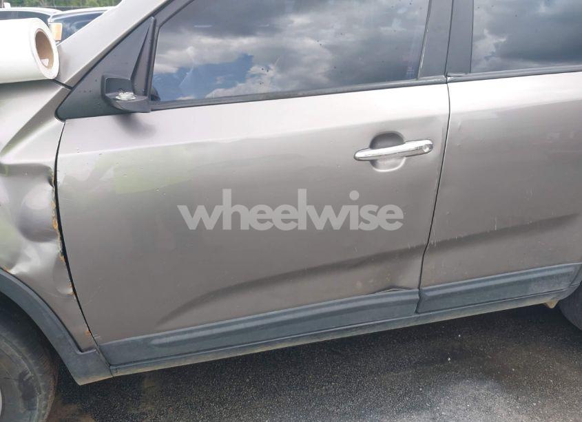 Photo 12 of 2013 Kia Sorento LX (VIN 5XYKT3A1XDG381218)