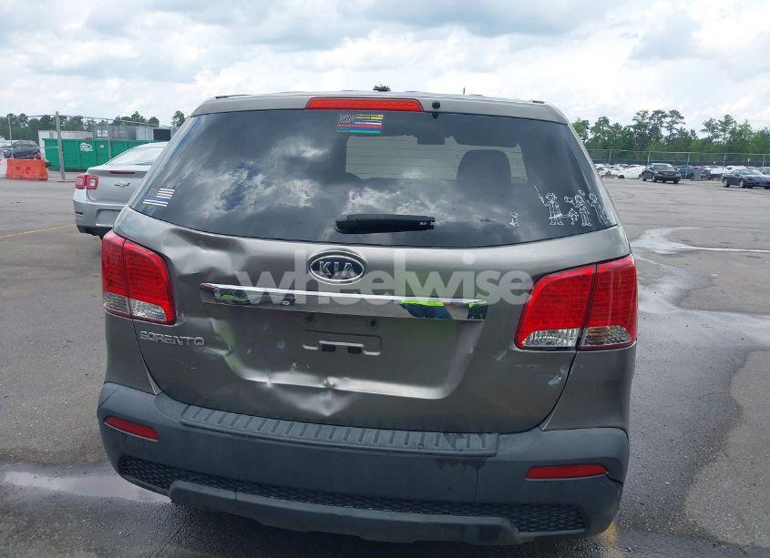 Photo 13 of 2013 Kia Sorento LX (VIN 5XYKT3A1XDG381218)