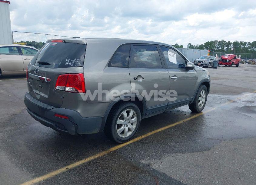Photo 4 of 2013 Kia Sorento LX (VIN 5XYKT3A1XDG381218)