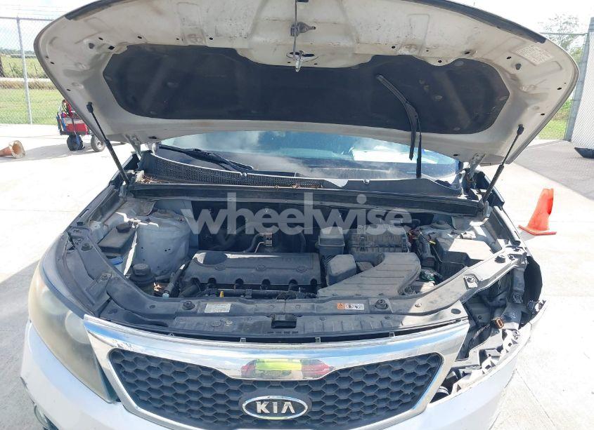 Photo 10 of 2013 Kia Sorento LX (VIN 5XYKT3A1XDG418137)