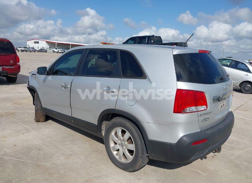 Photo 3 of 2013 Kia Sorento LX (VIN 5XYKT3A1XDG418137)