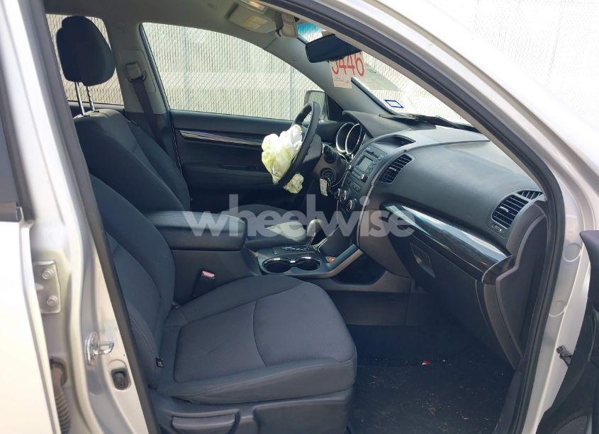 Photo 5 of 2013 Kia Sorento LX (VIN 5XYKT3A1XDG418137)