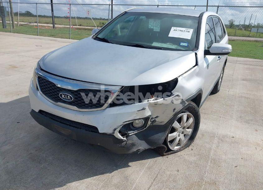 Photo 6 of 2013 Kia Sorento LX (VIN 5XYKT3A1XDG418137)