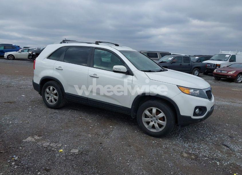 2012 Kia Sorento LX (VIN 5XYKT3A60CG211718) main photo