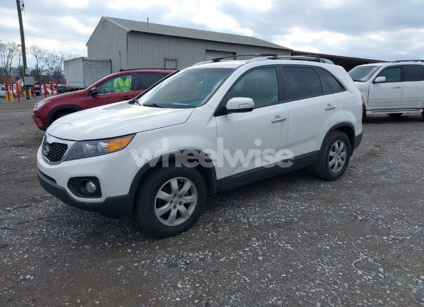Photo 2 of 2012 Kia Sorento LX (VIN 5XYKT3A60CG211718)