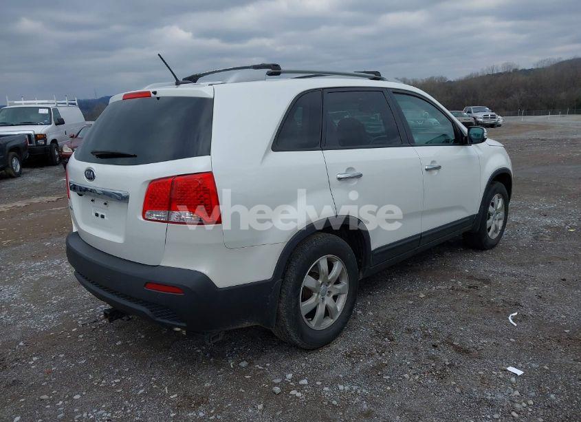 Photo 4 of 2012 Kia Sorento LX (VIN 5XYKT3A60CG211718)