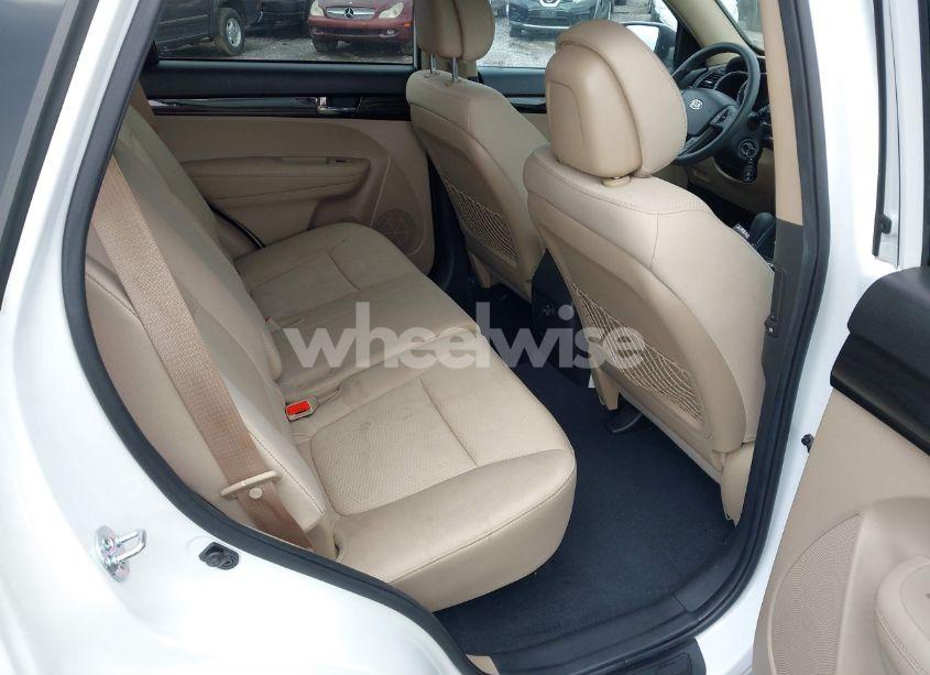 Photo 8 of 2012 Kia Sorento LX (VIN 5XYKT3A60CG211718)