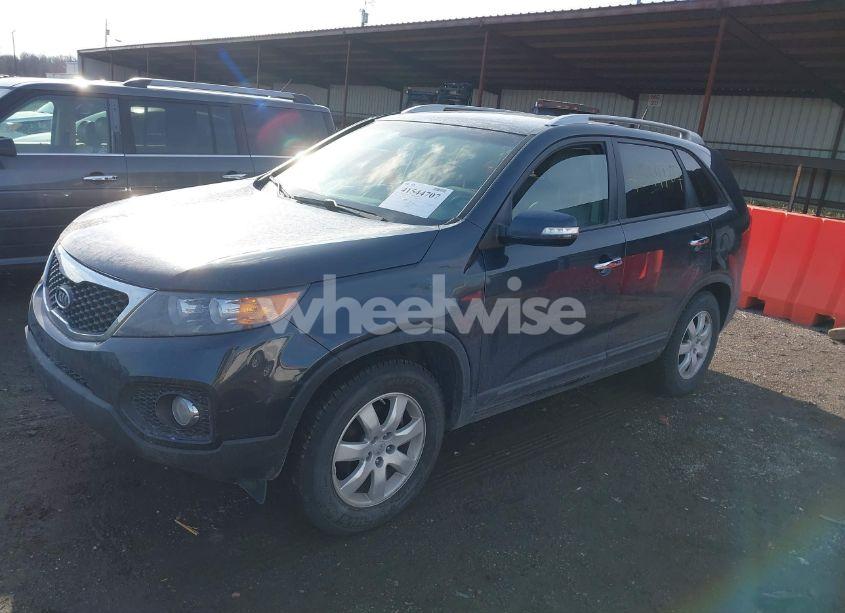 Photo 2 of 2012 Kia Sorento LX (VIN 5XYKT3A60CG238417)
