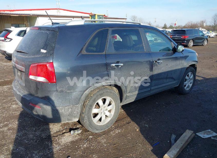 Photo 4 of 2012 Kia Sorento LX (VIN 5XYKT3A60CG238417)