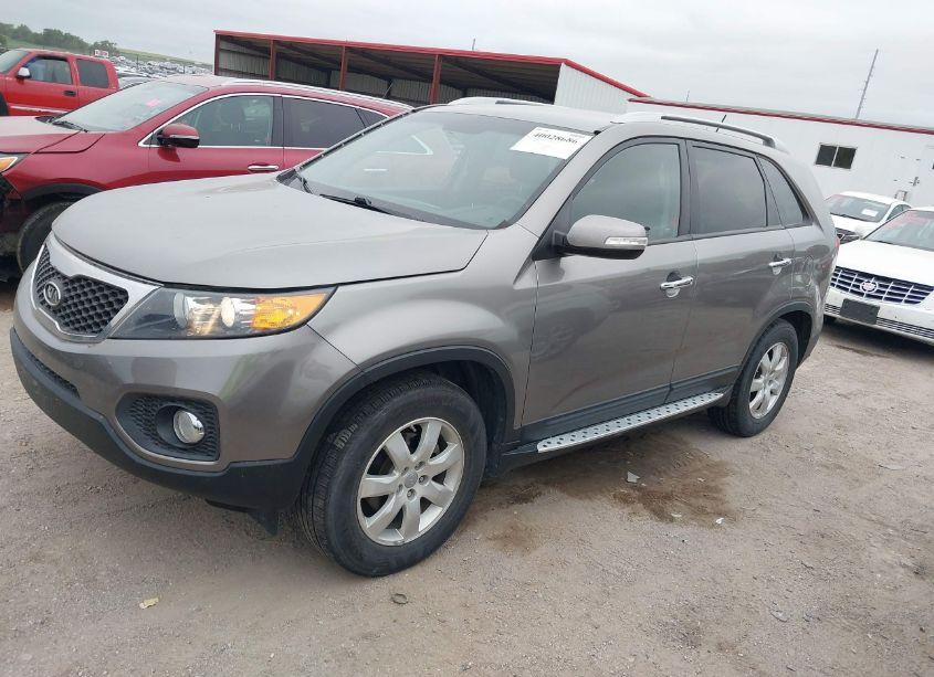 Photo 2 of 2012 Kia Sorento LX (VIN 5XYKT3A60CG249398)