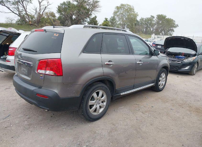 Photo 4 of 2012 Kia Sorento LX (VIN 5XYKT3A60CG249398)