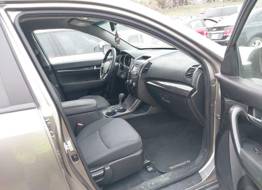 Photo 5 of 2012 Kia Sorento LX (VIN 5XYKT3A60CG249398)