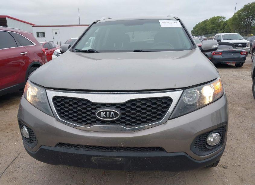 Photo 6 of 2012 Kia Sorento LX (VIN 5XYKT3A60CG249398)
