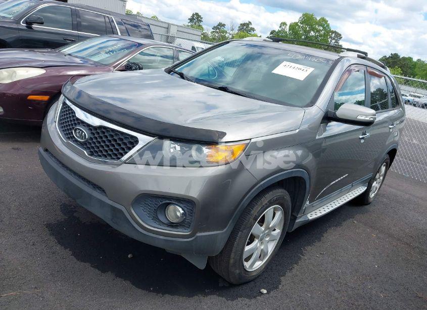 Photo 2 of 2012 Kia Sorento LX (VIN 5XYKT3A60CG285902)