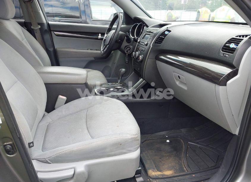 Photo 5 of 2012 Kia Sorento LX (VIN 5XYKT3A60CG285902)