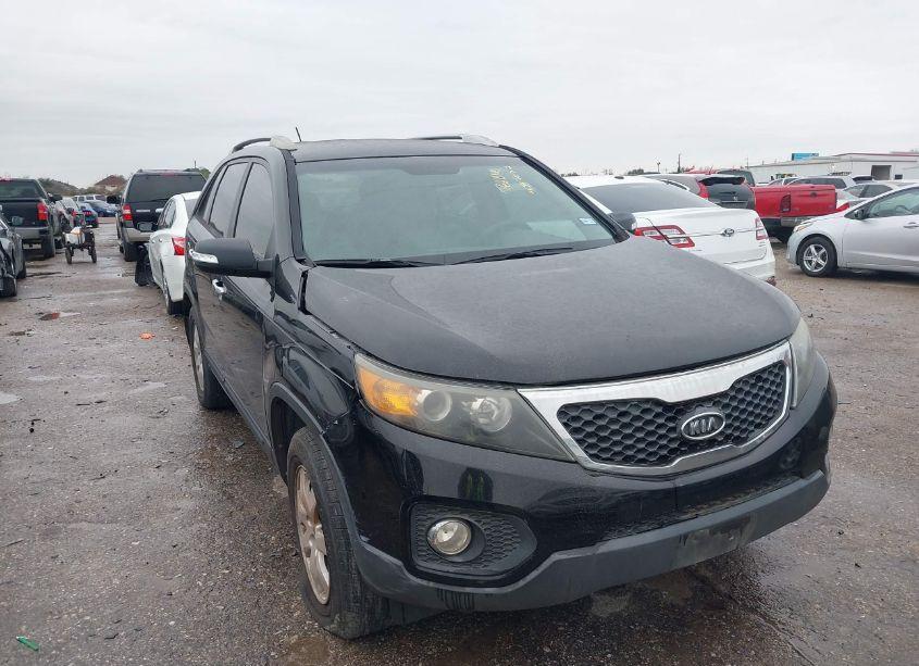 2013 Kia Sorento LX (VIN 5XYKT3A60DG309763) main photo